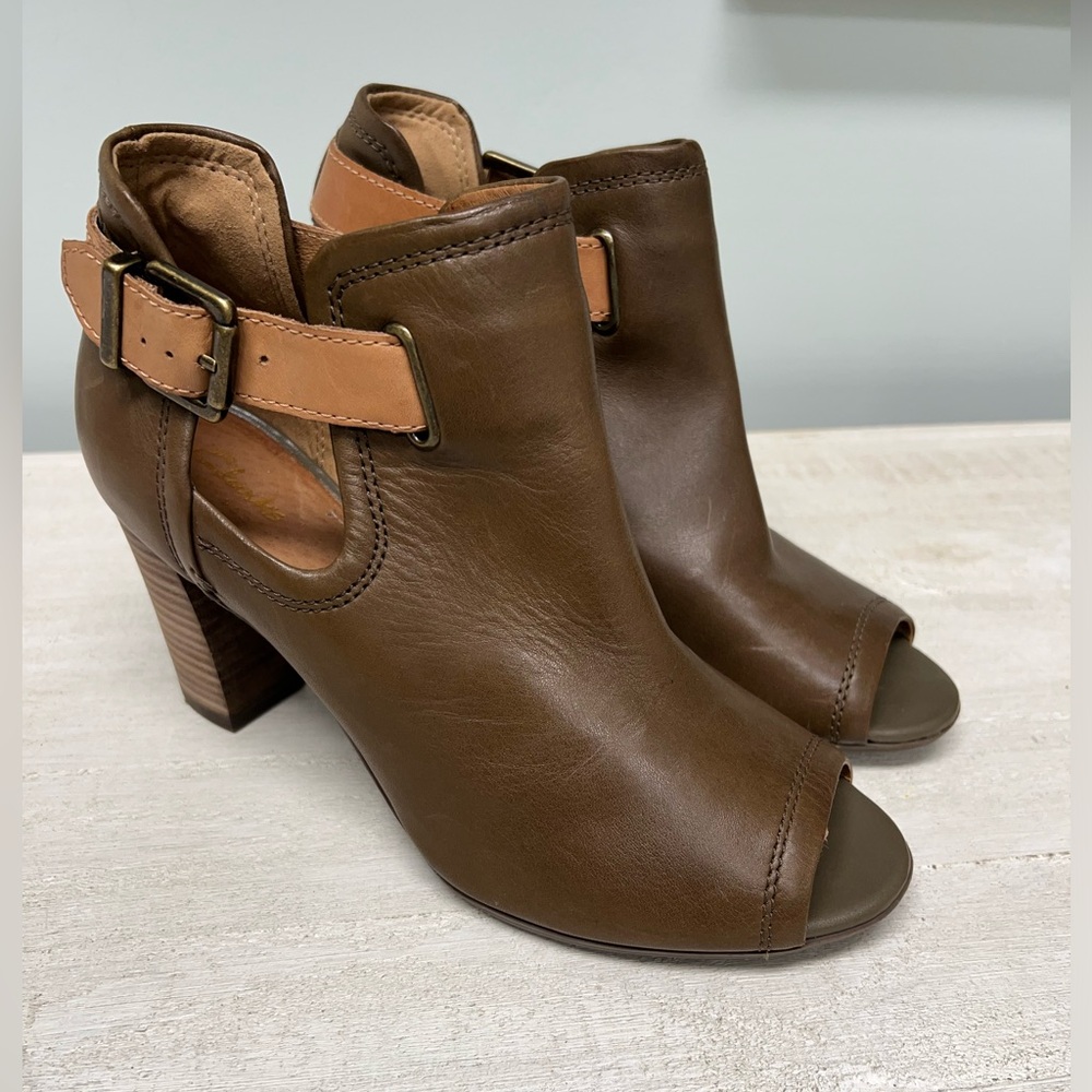 Clarks Women’s leather high heel size 8.5